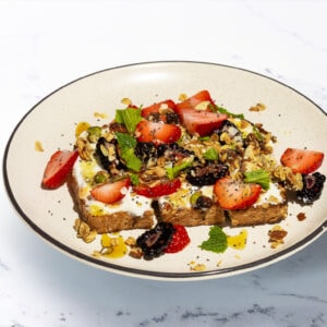 COTTAGE CHEESE & BERRY TOAST [NEW]